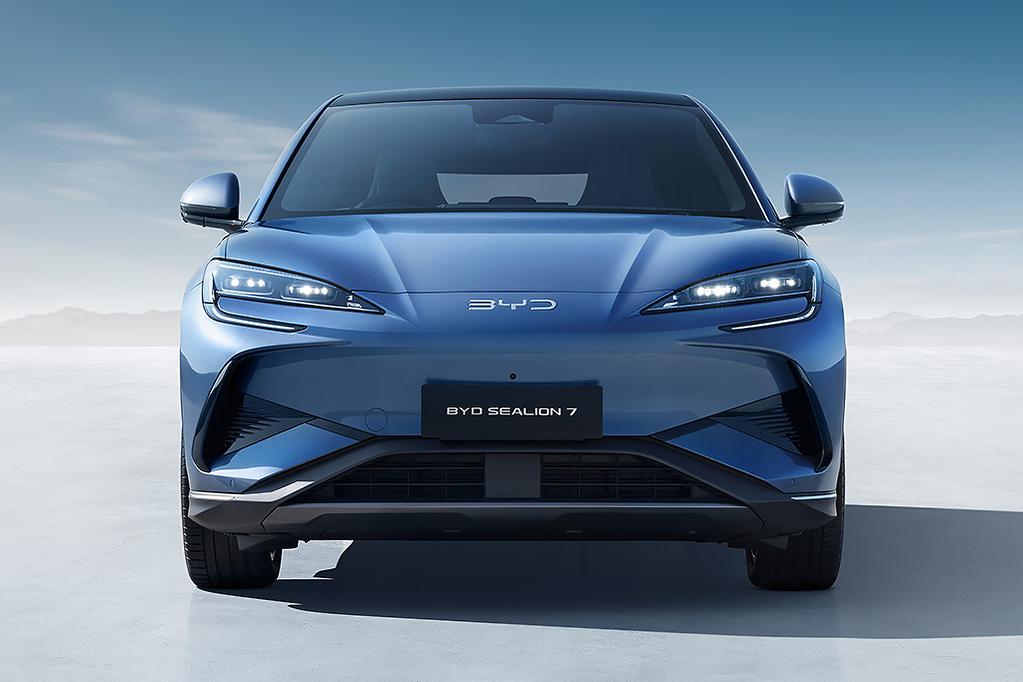 BYD Sealion 7 blue front view premium electric SUV